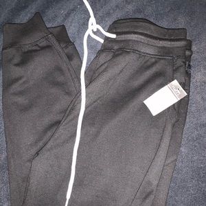 Small joggers with tags